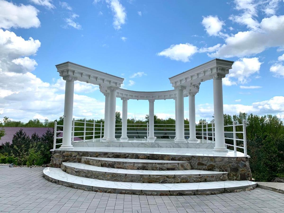 Chorna Skelya Resort & Wellness Винохрадив Екстериор снимка