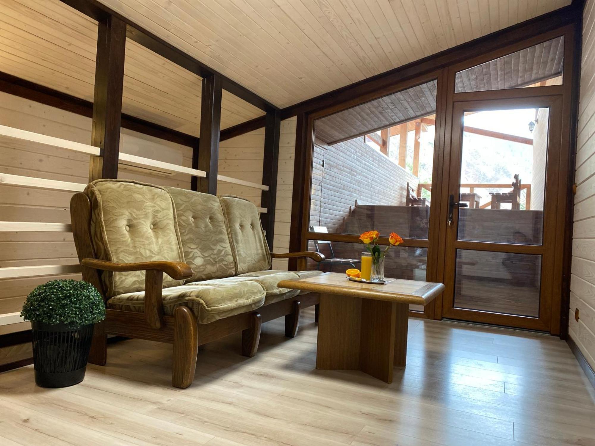 Chorna Skelya Resort & Wellness Винохрадив Екстериор снимка