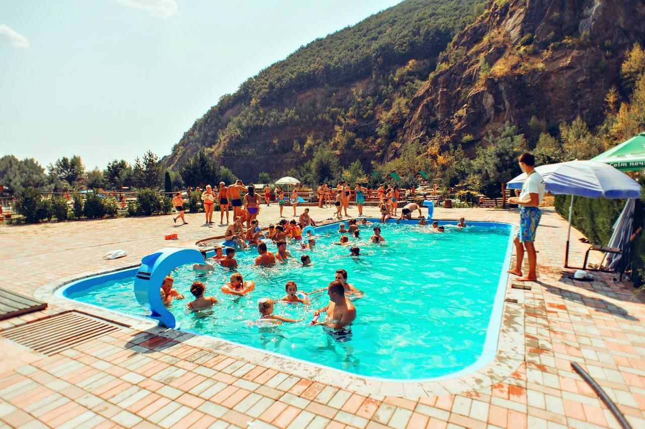 Chorna Skelya Resort & Wellness Винохрадив Екстериор снимка