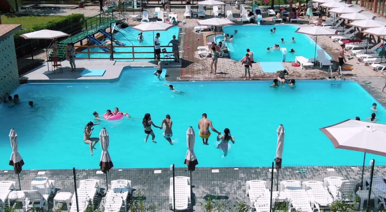 Chorna Skelya Resort & Wellness Винохрадив Екстериор снимка